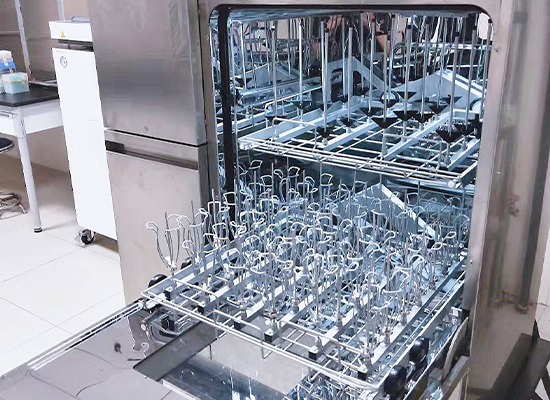 全自動(dòng)洗瓶機：實(shí)驗室洗滌間的清洗利器